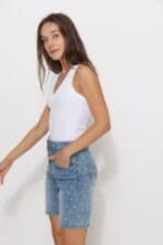 ⁦ג'ינס קצר לבבות⁩ – תמונה ⁦2⁩